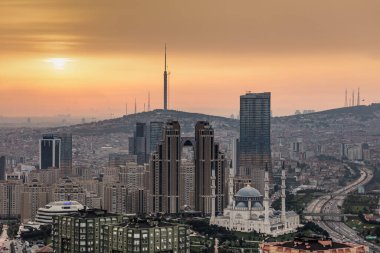 Hong Kong şehrinin hava görüntüsü.