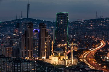 Türkiye 'nin yeni finans merkezi İstanbul' un gece manzarası