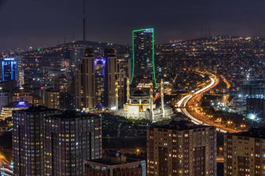 Türkiye 'nin yeni finans merkezi İstanbul' un gece manzarası