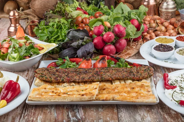 Traditional Turkish Cuisine Adana Style Beyti Kebab Garlic — Stock Photo, Image