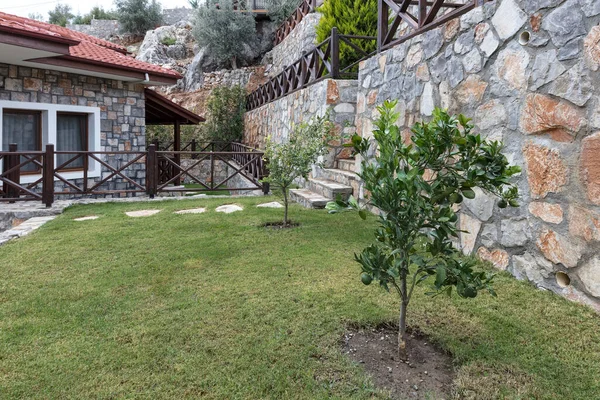 Small Stone House Red Carpet Foreground — Foto de Stock