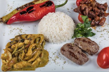 Pirinç ve sebzeli biftek.