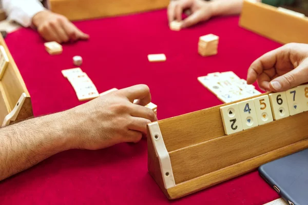 Jugar Las Cartas Una Mesa Madera — Foto de Stock