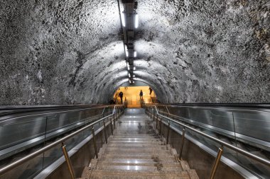 İstanbul, Türkiye - 15 Ocak 2018; İstanbul modern ulaşım, metro istasyonu - Anadolu tarafının ilk metro hattı.