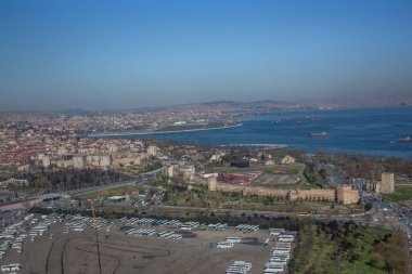 Helikopterden havadan çekilen fotoğraf. İstanbul, Türkiye 'deki Yedikule Kalesi Duvarı