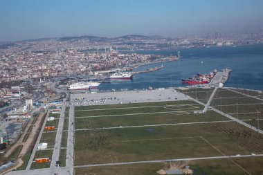 Yenikapi Feribot Limanı İstanbul, Türkiye. Helikopterden havadan çekilen fotoğraf.