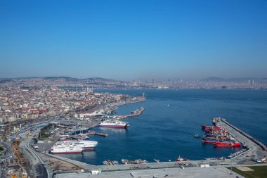 Yenikapi Feribot Limanı İstanbul, Türkiye. Helikopterden havadan çekilen fotoğraf.
