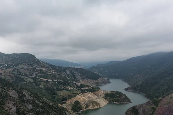 Beau Paysage Avec Lac Dans Les Montagnes — Photo