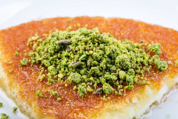 Turkish Dessert Kunefe Slide Pistachio Powder — Stock Photo, Image