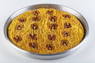 Türk Tatlısı Kadayif şam fıstığı tozuyla - Burma kaday if.