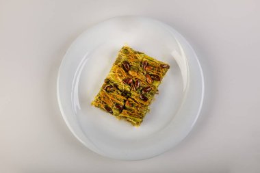 Türk Tatlısı Kadayif şam fıstığı tozuyla - Burma kaday if.