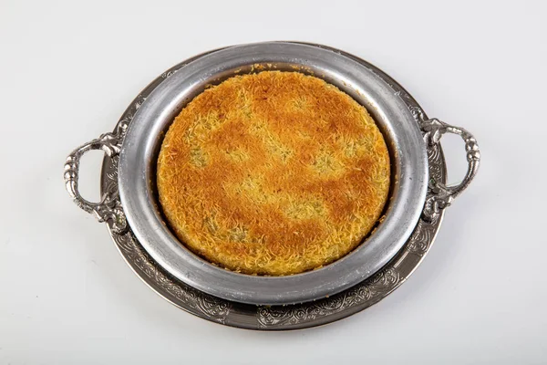 Turks Dessert Kunefe Met Pistache Poeder Kaas Warm Gegeten Een — Stockfoto