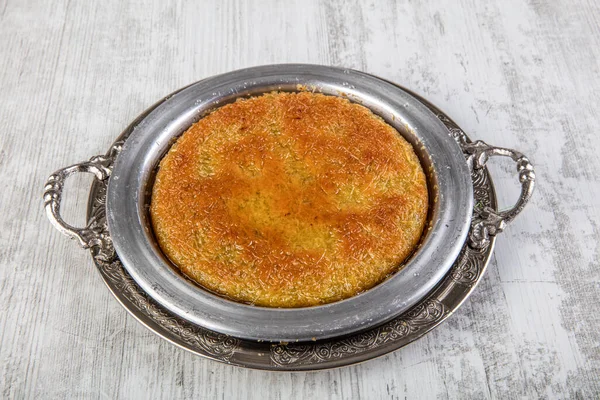 stock image Traditional Turkish Dessert Kunefe (kadayif).Turkish traditional Kunefe/kanafeh/ with plenty of pistachio sweet cheese pastry.