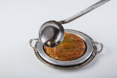 Geleneksel Türk Tatlısı / Kunefe. Türkçe adı 