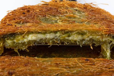 Geleneksel Türk Tatlısı / Kunefe. Türkçe adı 