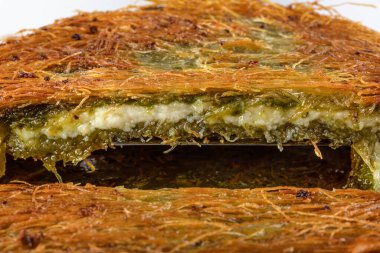 Geleneksel Türk Tatlısı / Kunefe. Türkçe adı 