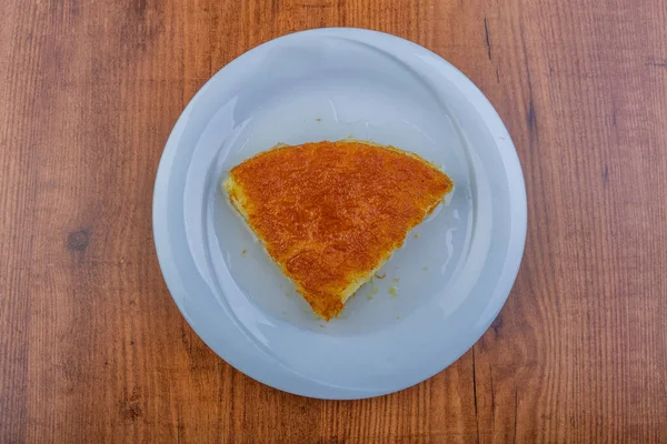 Turkish Dessert Kunefe Kunafa Kadayif Pistachio Powder Cheese Served Hot — Stock Photo, Image