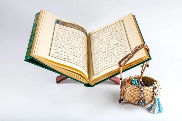 Istanbul Turchia Gennaio 2018 Corano Libro Sacro Dei Musulmani Tutto — Foto Stock