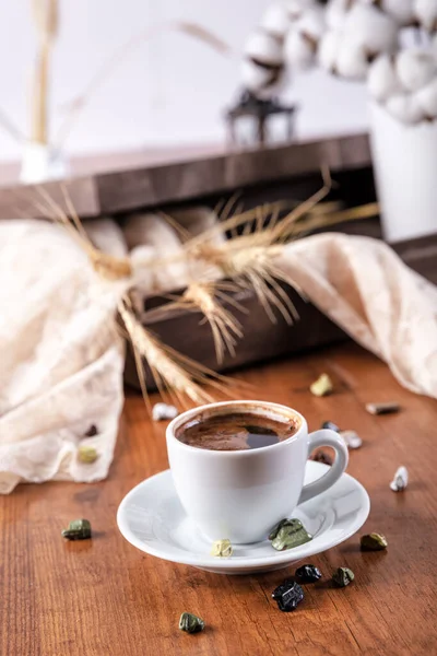 Türkischer Kaffee Süße Pralinen Und Wasser Auf Dem Tisch Schöne — Stockfoto