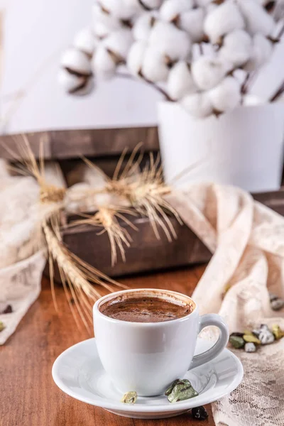 Török Kávé Édes Csokoládé Víz Asztalon Gyönyörű Ízletes Ízletes Hagyományos — Stock Fotó