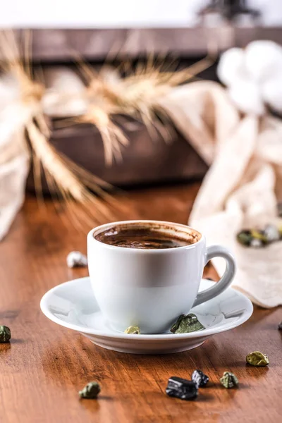Török Kávé Édes Csokoládé Víz Asztalon Gyönyörű Ízletes Ízletes Hagyományos — Stock Fotó