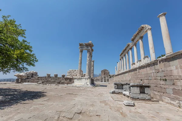 Ruinas Pérgamo Acrópolis Ruinas Columnas Del Templo Trajano Acrópolis Pérgamo — Foto de Stock