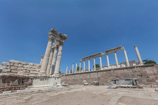 Ruiny Pergamon Acropolis Ruiny Kolumny Świątyni Trajana Akropolu Pergamonu Bergama — Zdjęcie stockowe