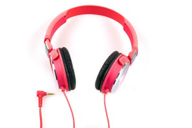 Stereo kulaklık. Beyaz arkaplandaki kulaklıkların üst görünümü 