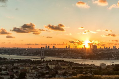 İstanbul 'da günbatımı, hindi
