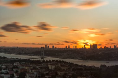İstanbul 'da günbatımı, hindi