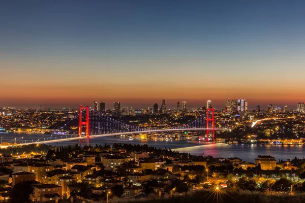 Aydınlatılmış Boğaz Köprüsü Stanbul Türkiye — Stok fotoğraf