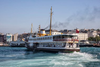 Eminonu, İstanbul, Türkiye 14 Haziran 2017; Eminonu feribot iskelesi İstanbul Boğazı yolcu feribotu İstanbul, Türkiye