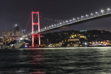 Aydınlatılmış Yavuz Sultan Selim Köprüsü İstanbul, Türkiye