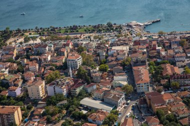 Tuzla, β, Trkiye - 25 Austos 2013; İstanbul, Tuzla ilçesi, sahildeki restoranlar ve parklar. Fotoğraf helikopterden..