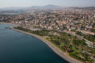 Tuzla, β, Trkiye - 25 Austos 2013; İstanbul, Tuzla ilçesi, sahildeki restoranlar ve parklar. Fotoğraf helikopterden..