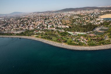 Tuzla, β, Trkiye - 25 Austos 2013; İstanbul, Tuzla ilçesi, sahildeki restoranlar ve parklar. Fotoğraf helikopterden..