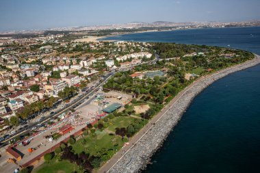 Tuzla, β, Trkiye - 25 Austos 2013; İstanbul, Tuzla ilçesi, sahildeki restoranlar ve parklar. Fotoğraf helikopterden..
