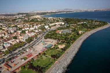 Tuzla, β, Trkiye - 25 Austos 2013; İstanbul, Tuzla ilçesi, sahildeki restoranlar ve parklar. Fotoğraf helikopterden..