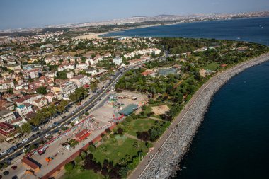 Tuzla, β, Trkiye - 25 Austos 2013; İstanbul, Tuzla ilçesi, sahildeki restoranlar ve parklar. Fotoğraf helikopterden..