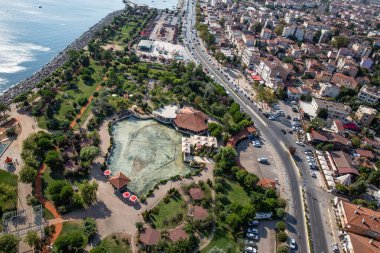 Tuzla, β, Trkiye - 25 Austos 2013; İstanbul, Tuzla ilçesi, sahildeki restoranlar ve parklar. Fotoğraf helikopterden..