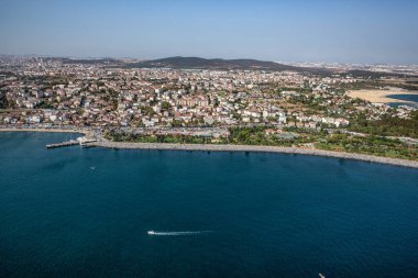 Tuzla, β, Trkiye - 25 Austos 2013; İstanbul, Tuzla ilçesi, sahildeki restoranlar ve parklar. Fotoğraf helikopterden..