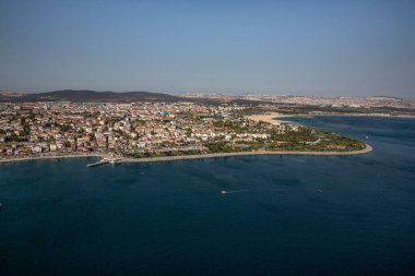 Tuzla, β, Trkiye - 25 Austos 2013; İstanbul, Tuzla ilçesi, sahildeki restoranlar ve parklar. Fotoğraf helikopterden..