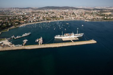 Tuzla, β, Trkiye - 25 Ağustos 2013; Tuzla plajı, ITU Denizcilik Fakültesi - Tuzla, İstanbul.
