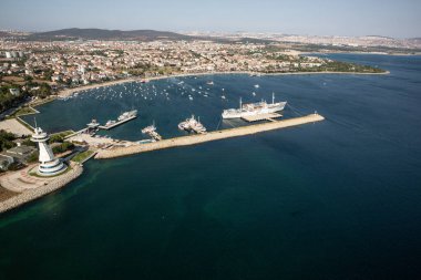 Tuzla, β, Trkiye - 25 Ağustos 2013; Tuzla plajı, ITU Denizcilik Fakültesi - Tuzla, İstanbul.