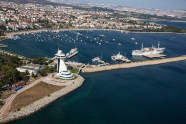 Tuzla, β, Trkiye - 25 Ağustos 2013; Tuzla plajı, ITU Denizcilik Fakültesi - Tuzla, İstanbul.
