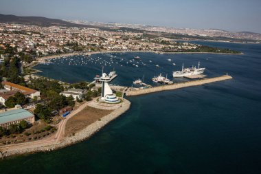 Tuzla, β, Trkiye - 25 Ağustos 2013; Tuzla plajı, ITU Denizcilik Fakültesi - Tuzla, İstanbul.