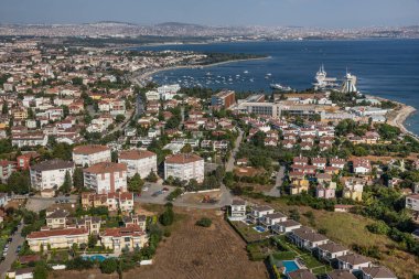 Tuzla, İstanbul, Türkiye - 25 Austos 2013; İstanbul Tuzla Bölgesi, Tuzla Tersanesi ve Tuzla Gölü. Helikopterden fotoğraf. İstanbul, Türkiye.