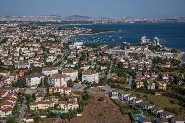 Tuzla, İstanbul, Türkiye - 25 Austos 2013; İstanbul Tuzla Bölgesi, Tuzla Tersanesi ve Tuzla Gölü. Helikopterden fotoğraf. İstanbul, Türkiye.