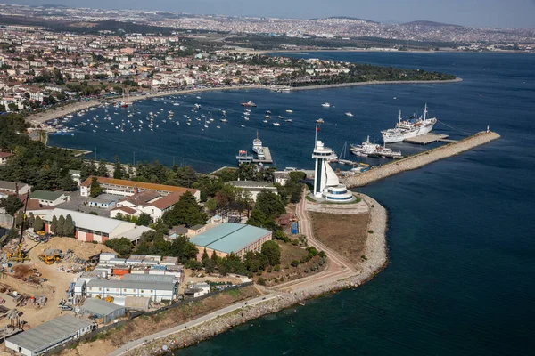 Tuzla, İstanbul, Türkiye - 25 Ağustos 2013; Tuzla plajı, ITU Denizcilik Kulesi Fakültesi - Tuzla, İstanbul.
