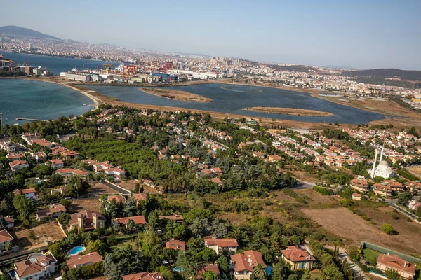 Tuzla, İstanbul, Türkiye - 25 Austos 2013; İstanbul Tuzla Bölgesi, Tuzla Tersanesi ve Tuzla Gölü. Helikopterden fotoğraf. İstanbul, Türkiye.